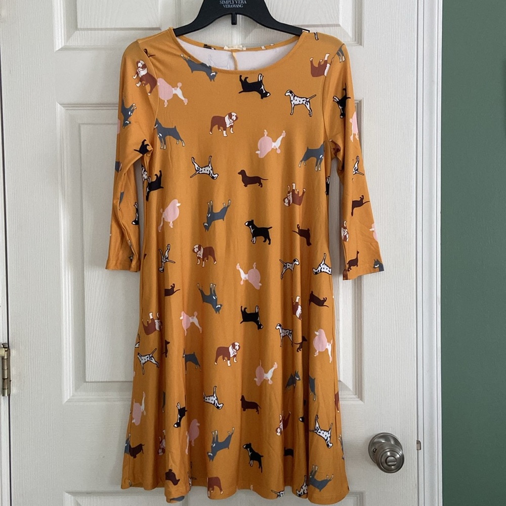 RICH FALL COLOR! Yelete swing dress, ladies S, gold w/ADORABLE dog print. NWT.